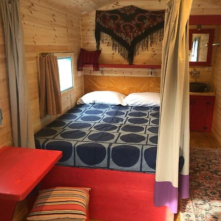 Agriturismo La Rovere - I Carrozzoni Gitani Cossano Belbo Dış mekan fotoğraf