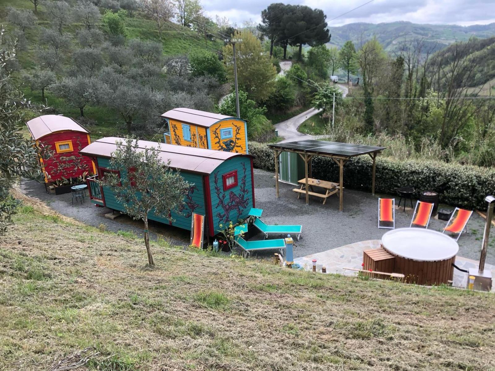 Agriturismo La Rovere - I Carrozzoni Gitani Cossano Belbo Dış mekan fotoğraf