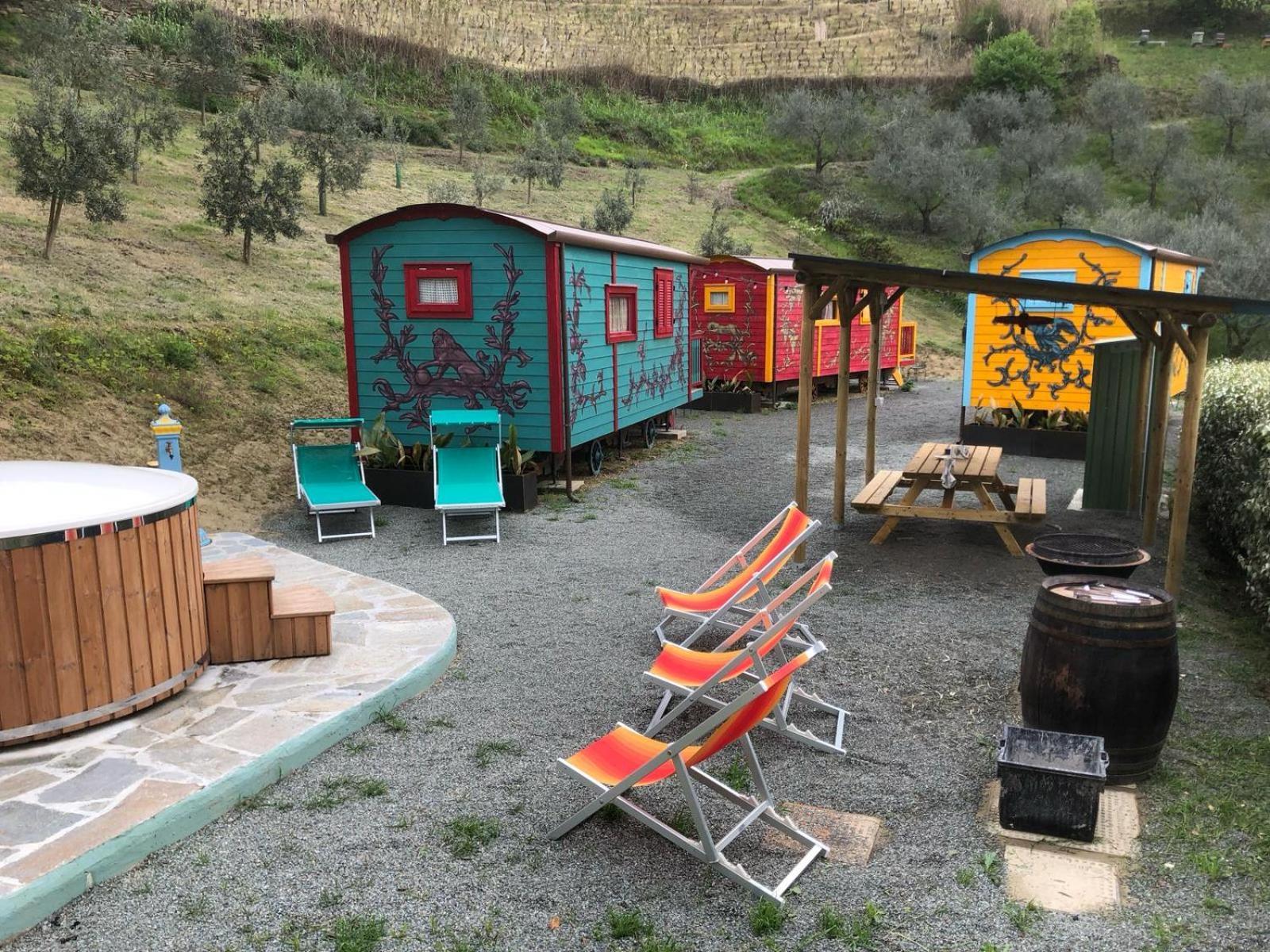 Agriturismo La Rovere - I Carrozzoni Gitani Cossano Belbo Dış mekan fotoğraf