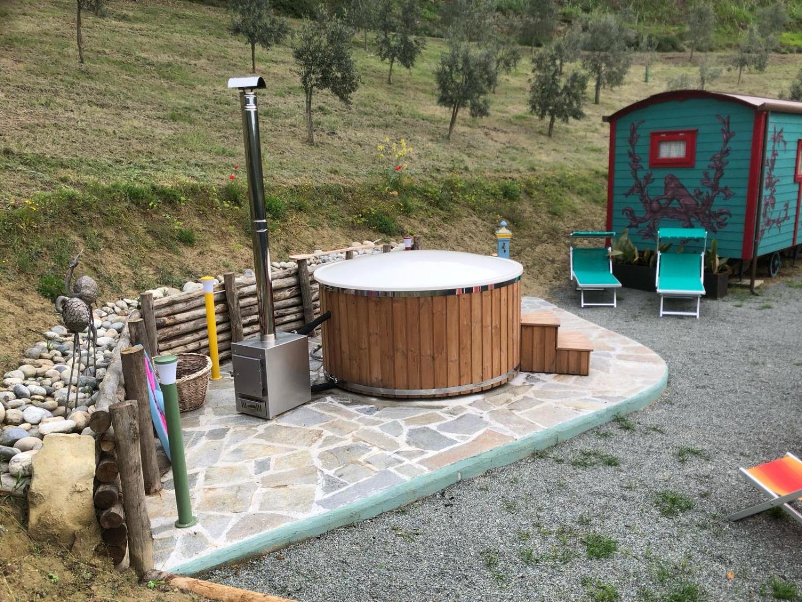 Agriturismo La Rovere - I Carrozzoni Gitani Cossano Belbo Dış mekan fotoğraf