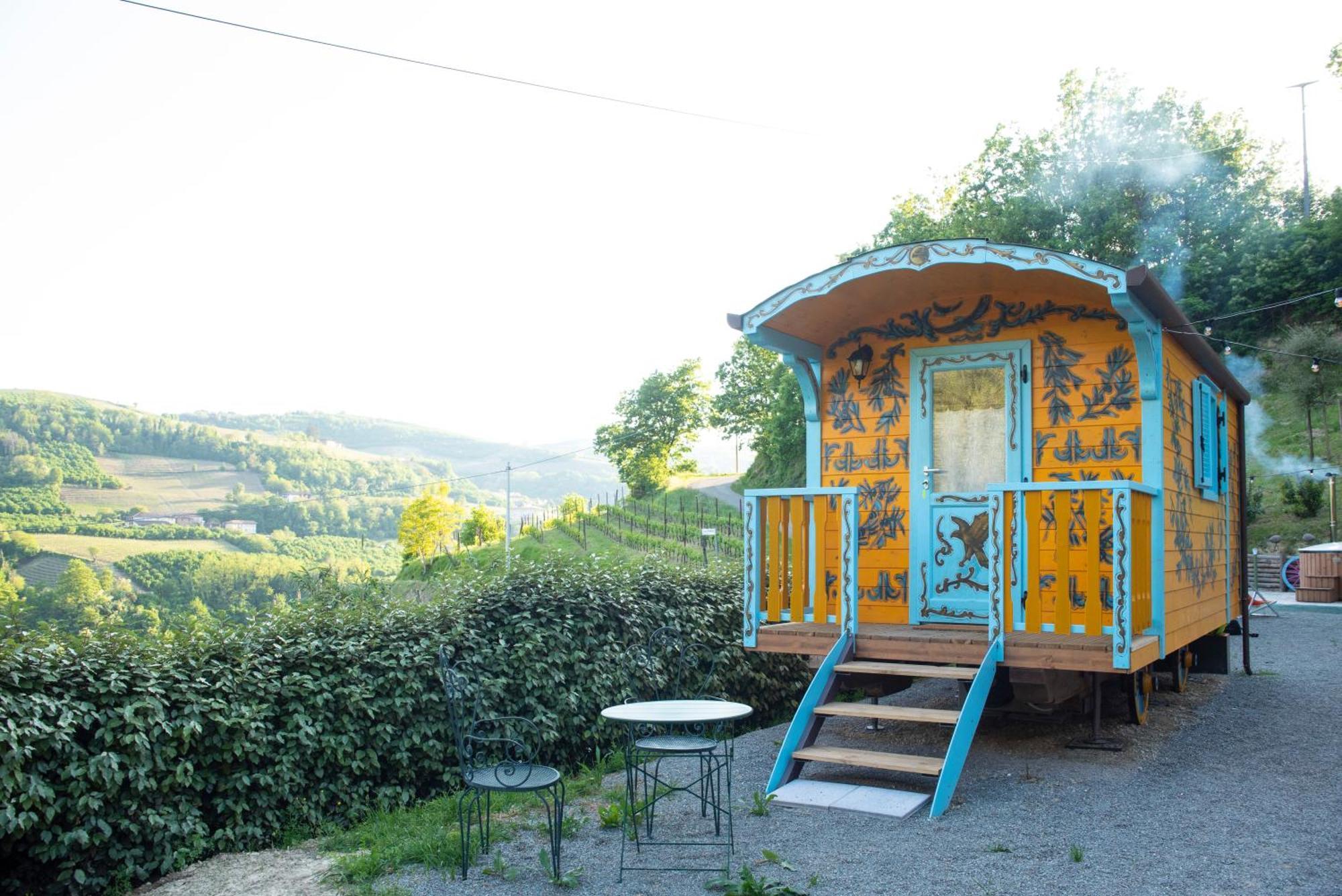 Agriturismo La Rovere - I Carrozzoni Gitani Cossano Belbo Dış mekan fotoğraf