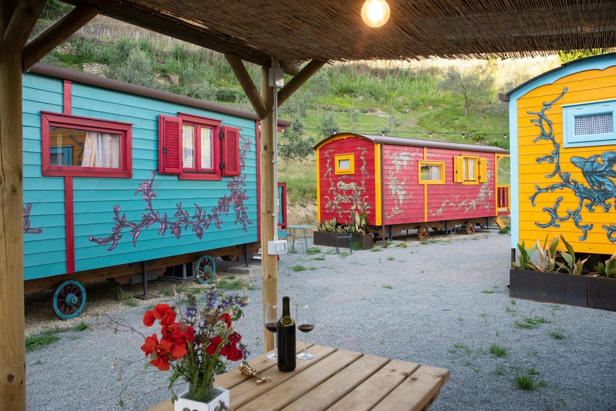 Agriturismo La Rovere - I Carrozzoni Gitani Cossano Belbo Dış mekan fotoğraf