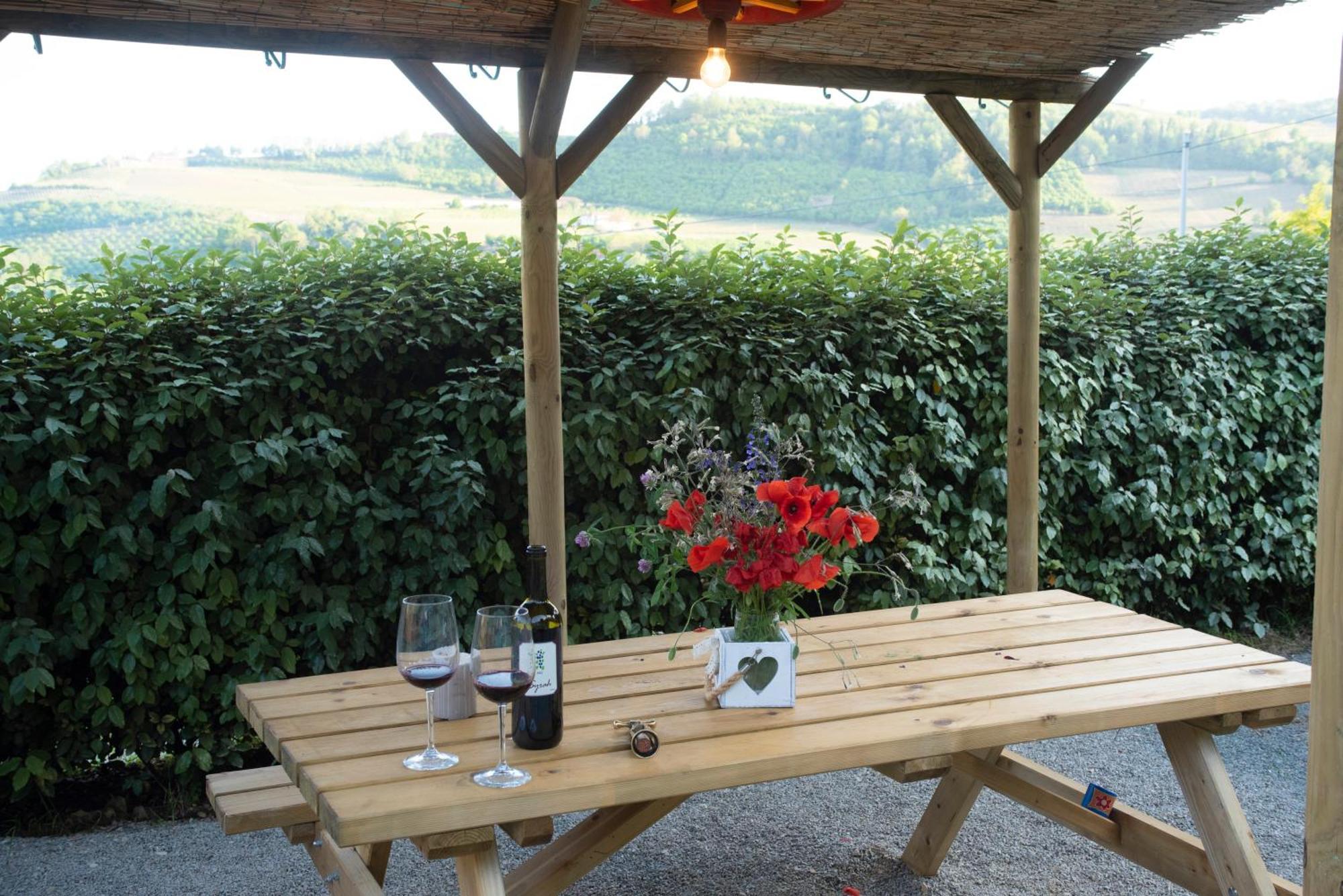 Agriturismo La Rovere - I Carrozzoni Gitani Cossano Belbo Dış mekan fotoğraf