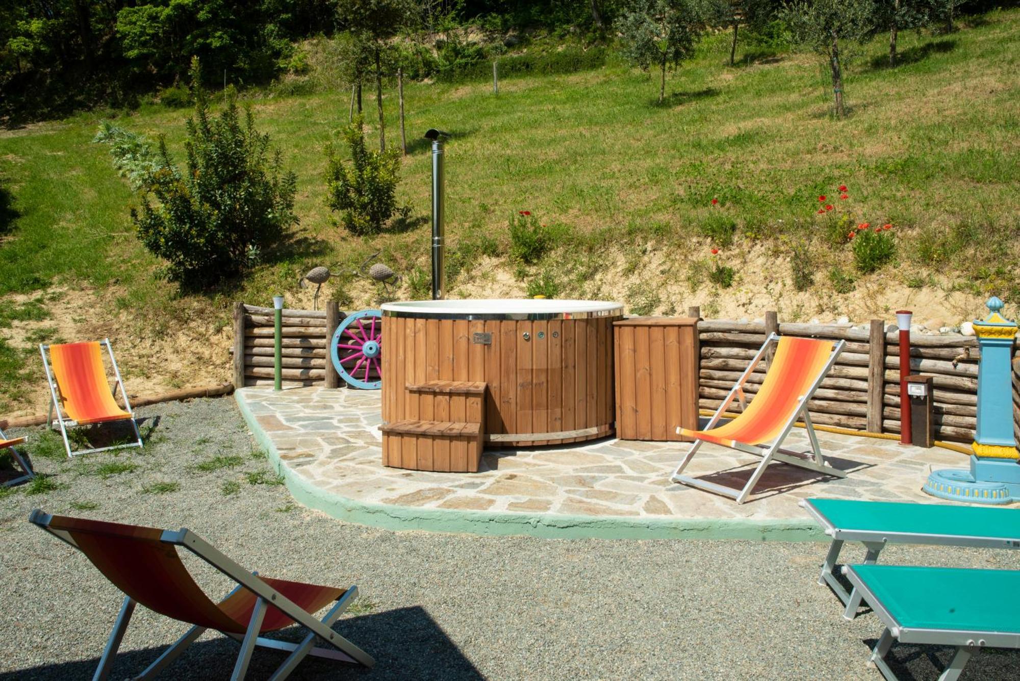 Agriturismo La Rovere - I Carrozzoni Gitani Cossano Belbo Dış mekan fotoğraf