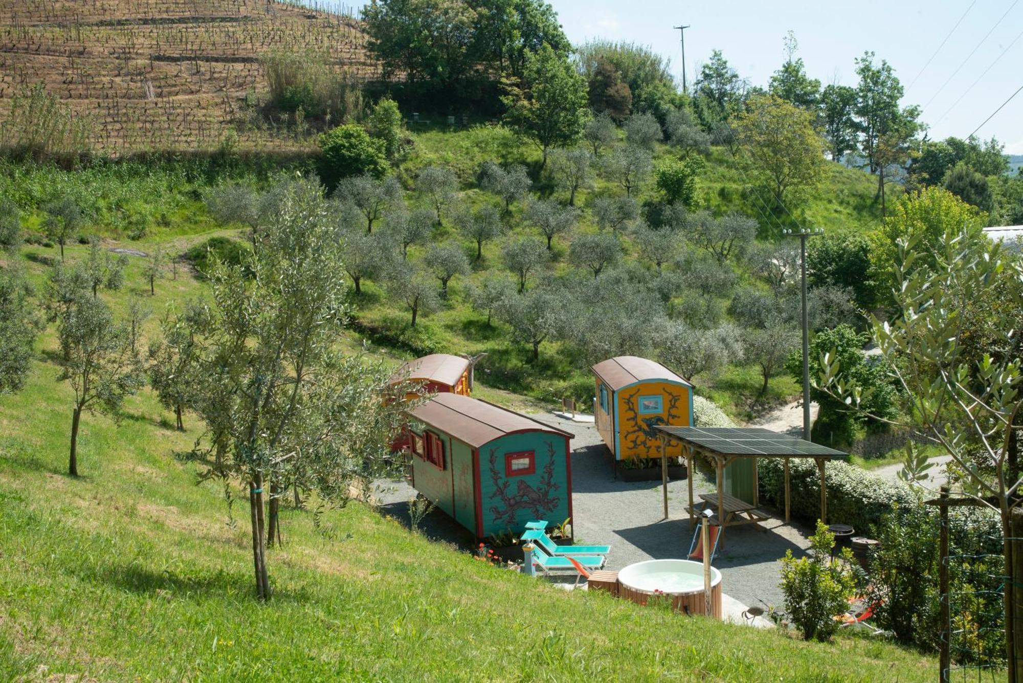 Agriturismo La Rovere - I Carrozzoni Gitani Cossano Belbo Dış mekan fotoğraf