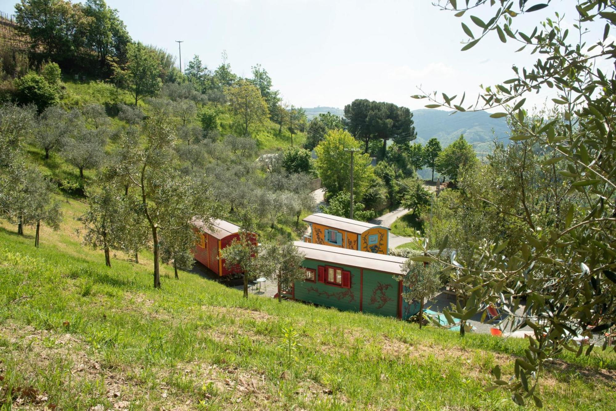 Agriturismo La Rovere - I Carrozzoni Gitani Cossano Belbo Dış mekan fotoğraf