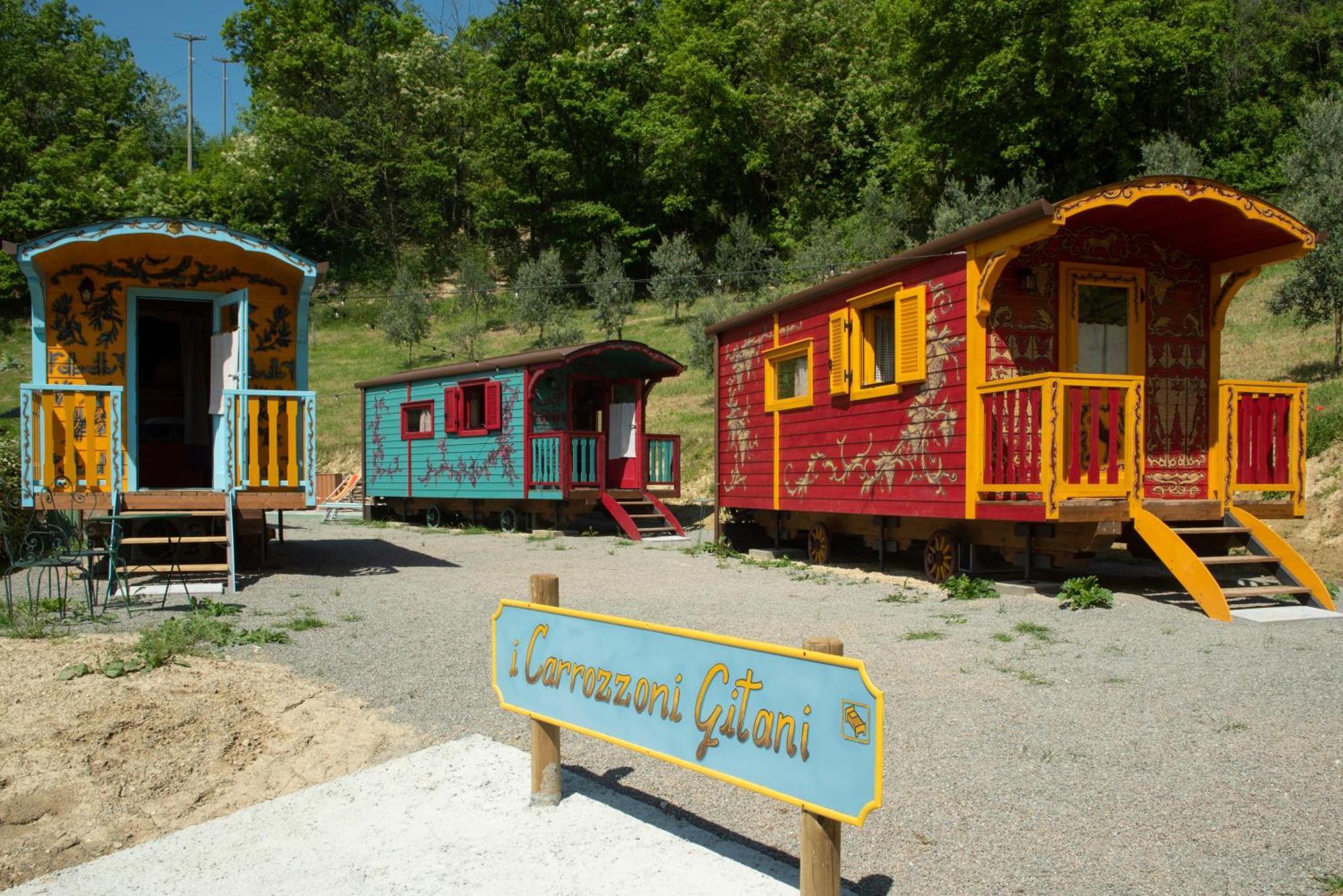 Agriturismo La Rovere - I Carrozzoni Gitani Cossano Belbo Dış mekan fotoğraf